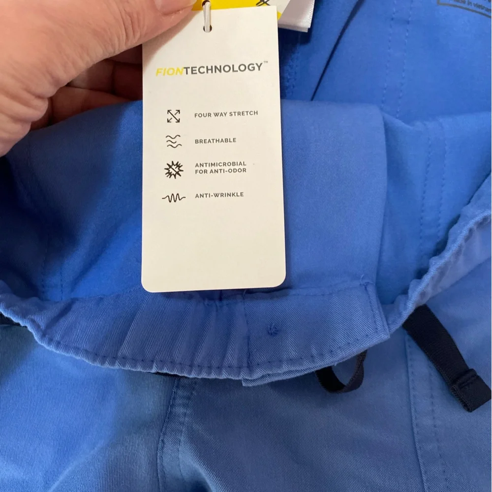 Figs men’s Cairo light blue cargo NWT scrub pants